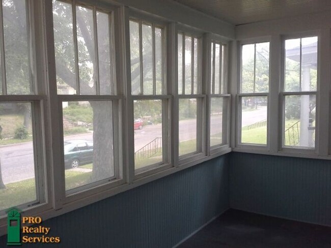Building Photo - 3 Bedroom Home with Screened in Front Porch