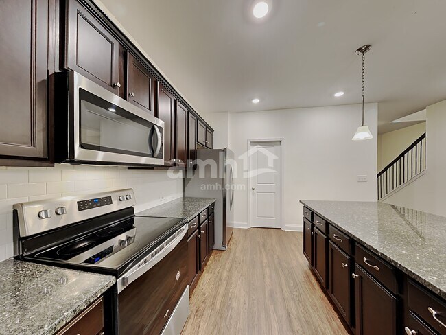 Building Photo - 246 Lake Vista Dr