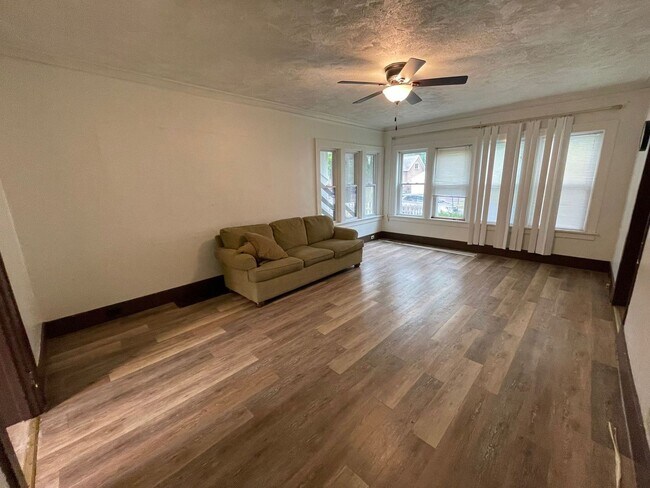 Foto del edificio - 214 Maple St