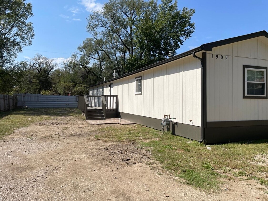 Primary Photo - 3 Bed 2 Bath in South Wichita - Space for ...