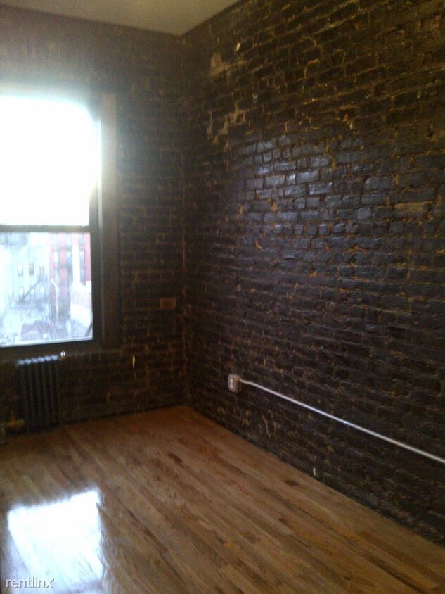 Primary Photo - 413 W 44th St