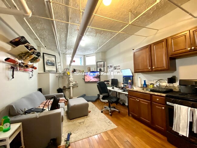 Building Photo - 465 Park Dr