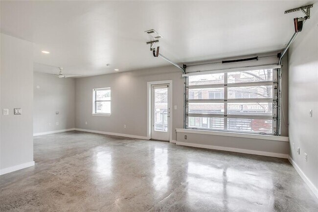 Building Photo - 1111 S Akard-3305