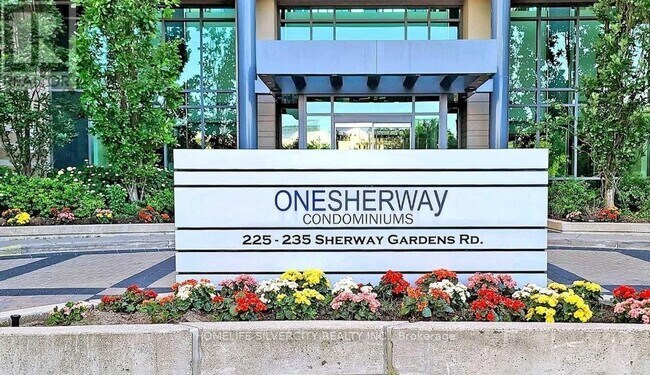Photo du bâtiment - 235-235 Sherway Gardens Rd