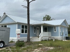 Building Photo - 524 N Raphael Rd