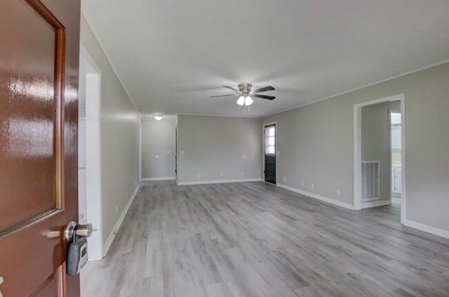 Building Photo - Freshly Renovated Home on Large Lot – Read...