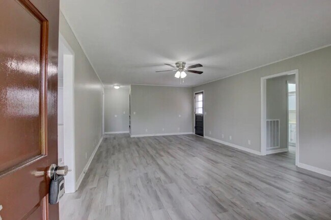 Foto del edificio - Freshly Renovated Home on Large Lot – Read...
