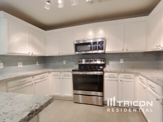 Building Photo - 11817 W Poinsettia Dr