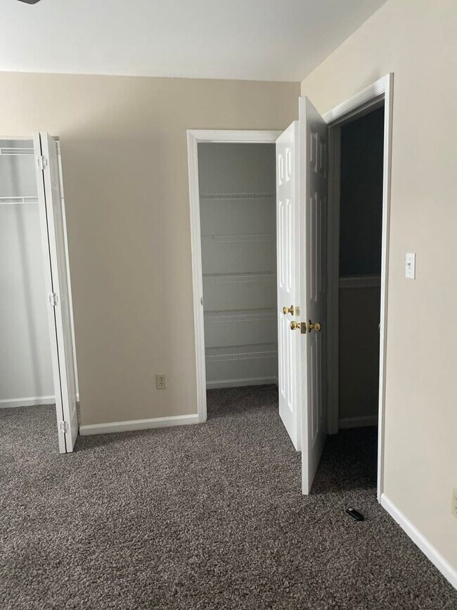 Foto del edificio - 2201 Timberwood Cir S
