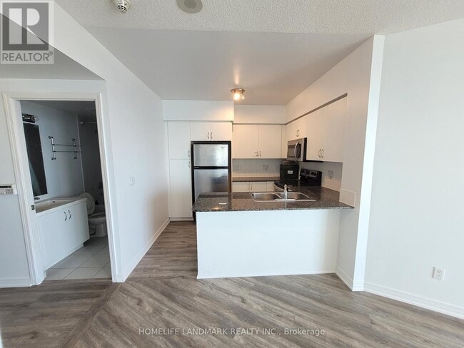 Building Photo - 604-2240-2240 Lake Shore Blvd W