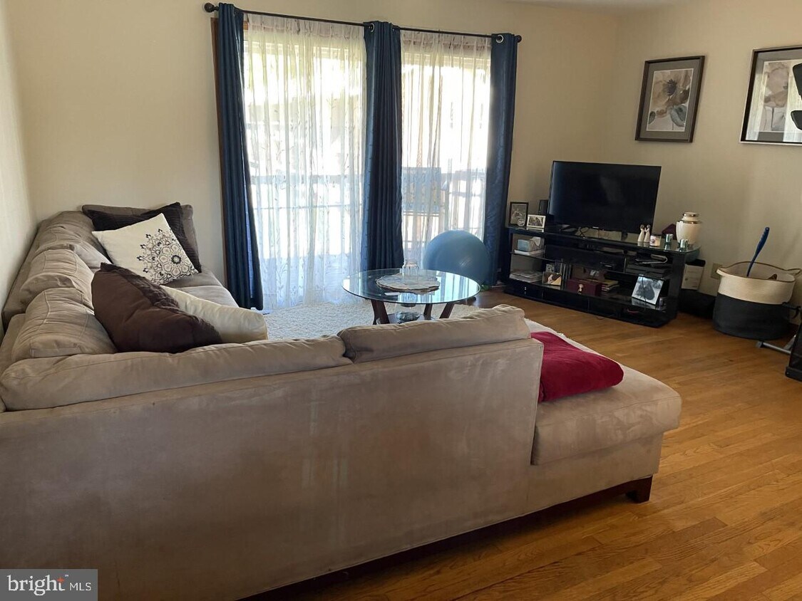 117 Green St Unit APT 4, Warrenton, VA 20186 Room for Rent in
