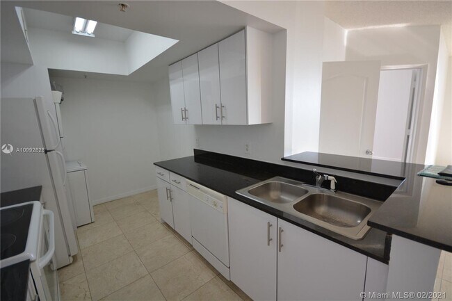 Foto del edificio - 5077 NW 7th St