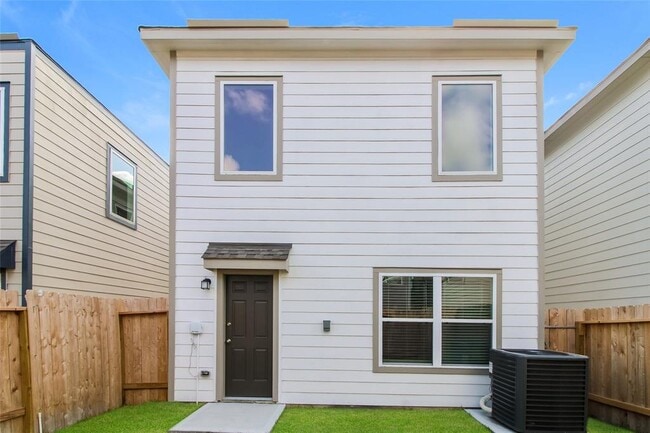 Building Photo - 15241 Estrella Rd E