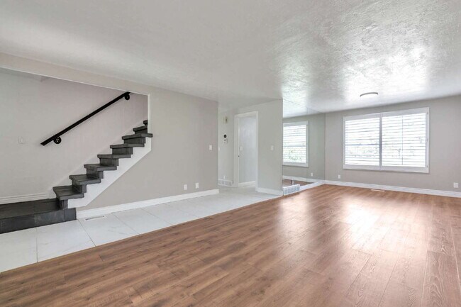 Foto del edificio - Charming 3-Bedroom Taylorsville Home with 3.5 Baths and Spacious Living