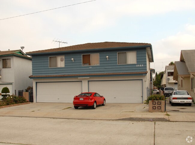 Foto principal - 1123 W 164th St