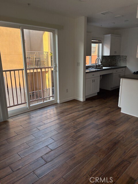 Foto del edificio - 700 N Hill Pl