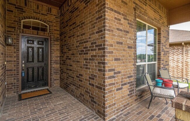 Building Photo - 3045 San Fernando Dr