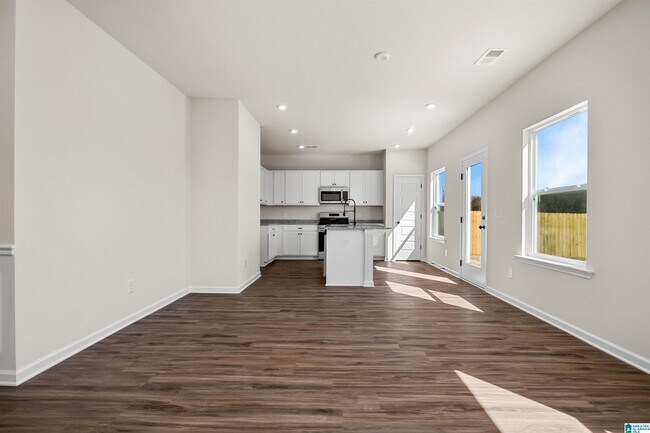 Foto del edificio - 608 Pine Valley Trl