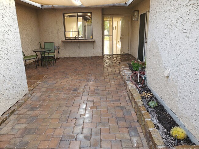 Foto del edificio - 5483 N 77th St