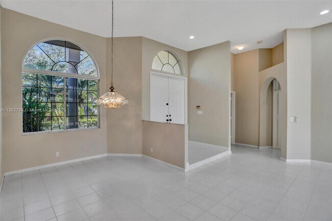 Building Photo - 2621 Oakbrook Ln