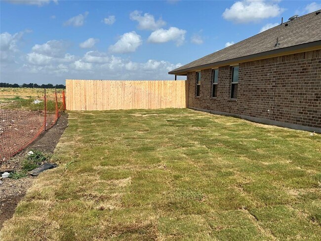 Building Photo - 2426 Divot Ln