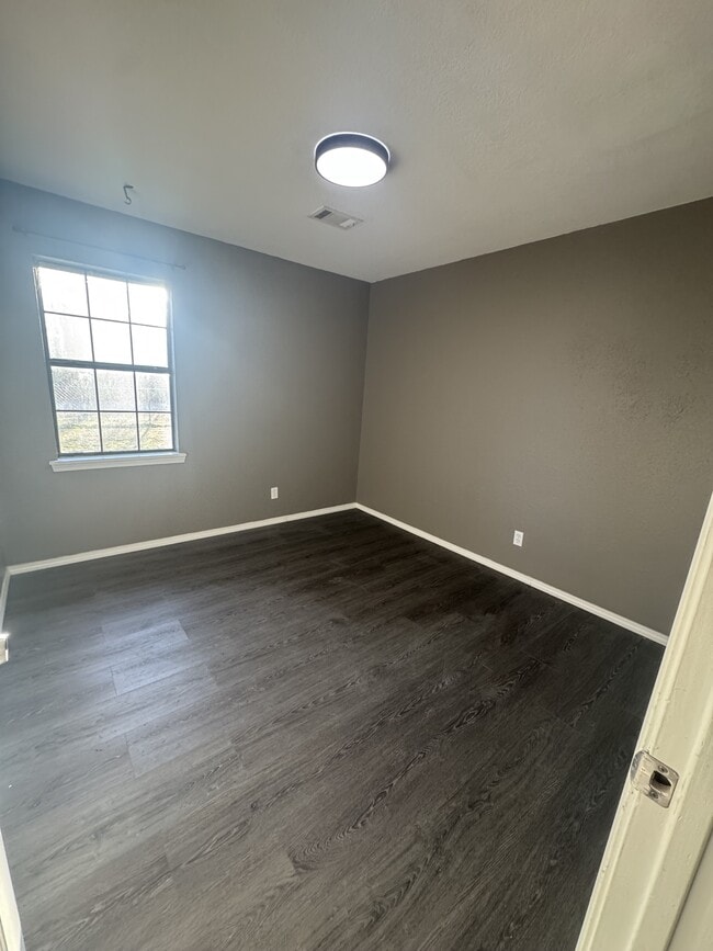 Building Photo - 609 Le Flore Ave