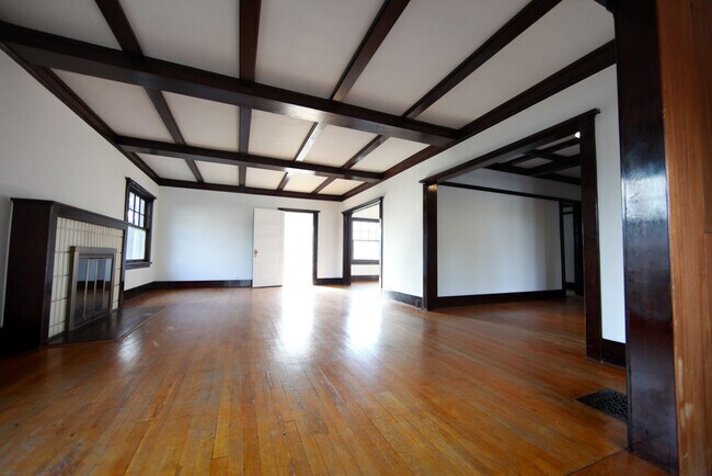 Living Room - 5053 Montezuma St
