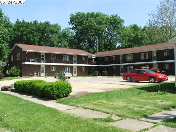 Primary Photo - 522 W Maple St