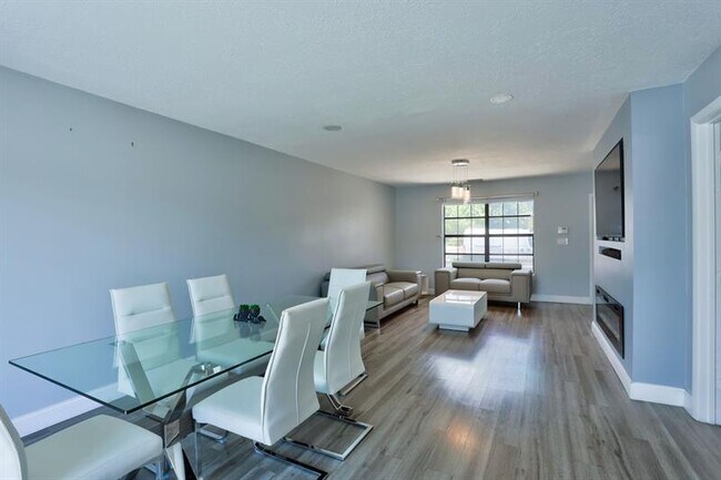 Foto del edificio - 6052 Lace Wood Cir