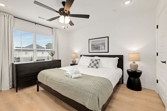 Building Photo - 1935 S Garland Ave