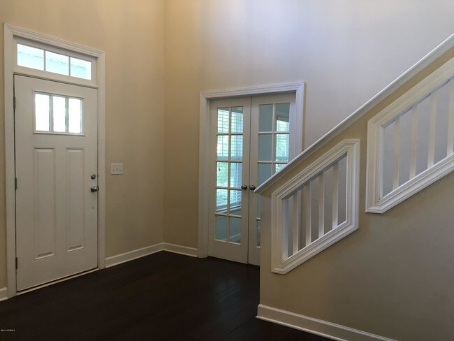 Building Photo - 260 Mimosa Dr