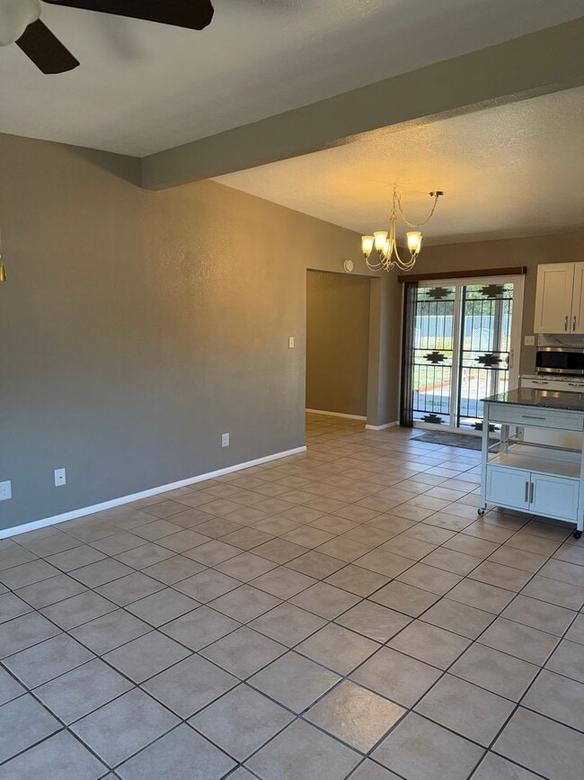 Foto del edificio - 3 bedroom 2 bath Next to PDS Elementary Sc...