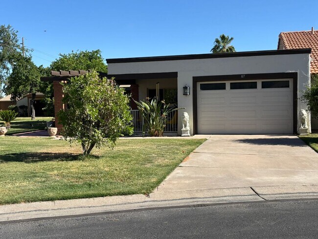 Foto del edificio - This lovely home is available May 2026 ongoing!   Leisure is a 45+ Active Adult Resort Community.