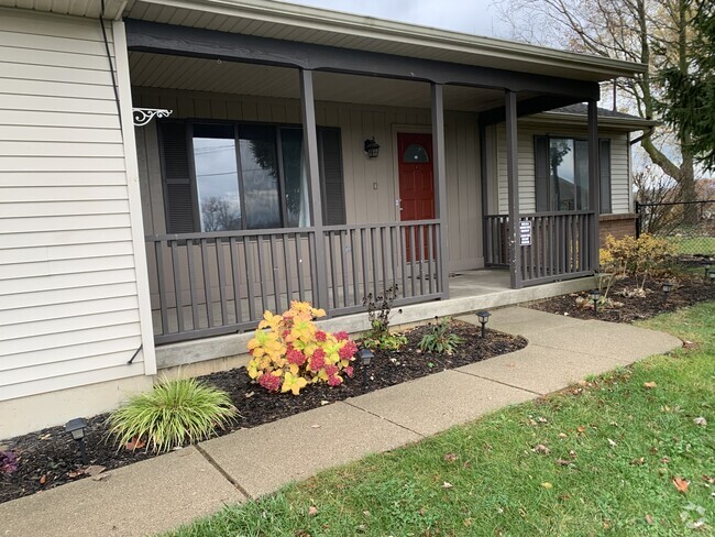 Your own private porch - 8409 Woodruff Dr SW