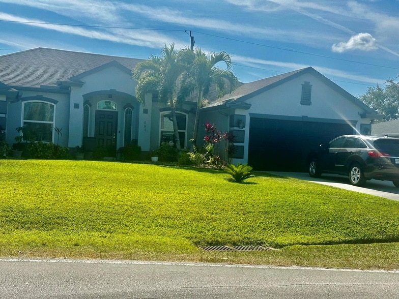 Primary Photo - 585 SW Undallo Rd