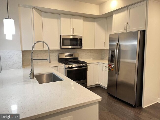 Photo - Welcome to this beautifully refreshed residence in the heart of Herndon, where comfort meets effo... Apartment