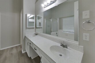 Building Photo - 7811 Bluff Trail Dr