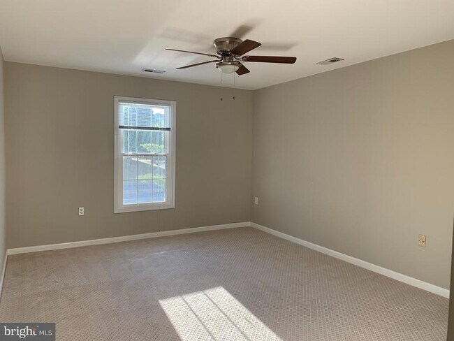 Building Photo - 7575 Belle Grae Dr