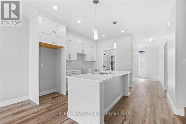 Building Photo - 166 Appledene Dr