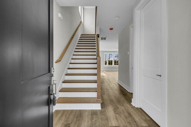 Foto del edificio - 425B Veritas St, Nashville, TN 37211