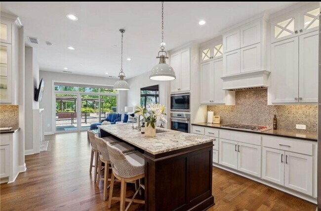 Building Photo - Beautiful 2 bedroom condo for rent