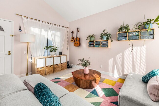 Building Photo - 3650 Avocado Village Ct