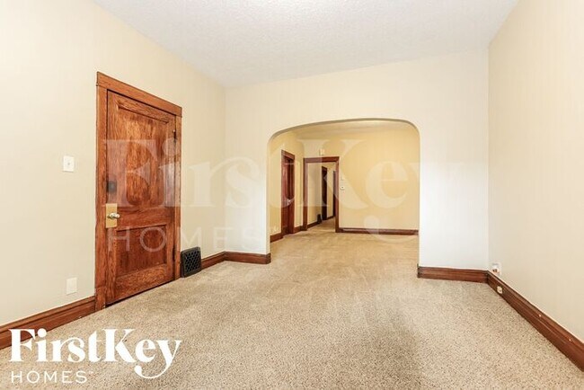 Foto del edificio - 4433 N Bernard St