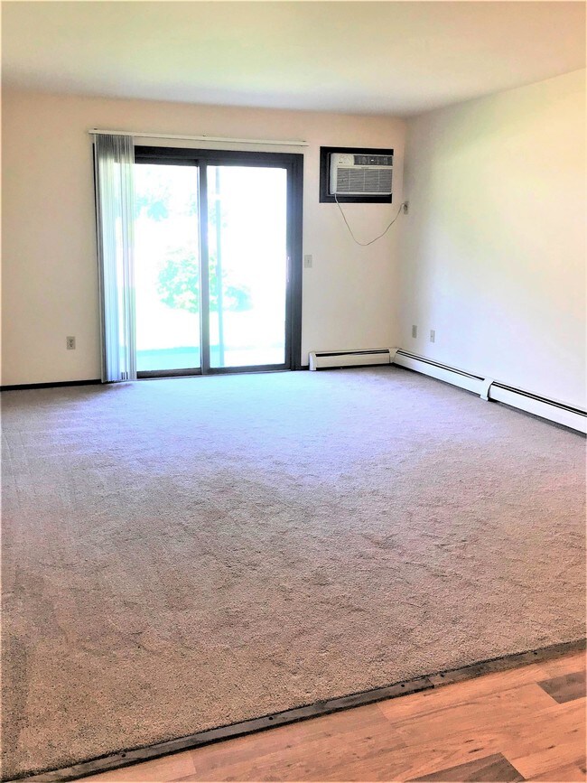 Foto del edificio - 2424 Chalet Gardens Ct
