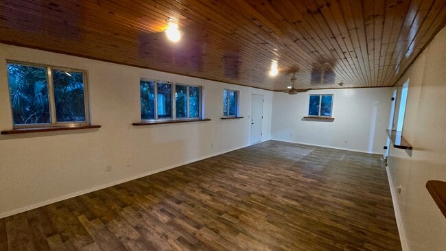 Building Photo - 512 Sandra Ave