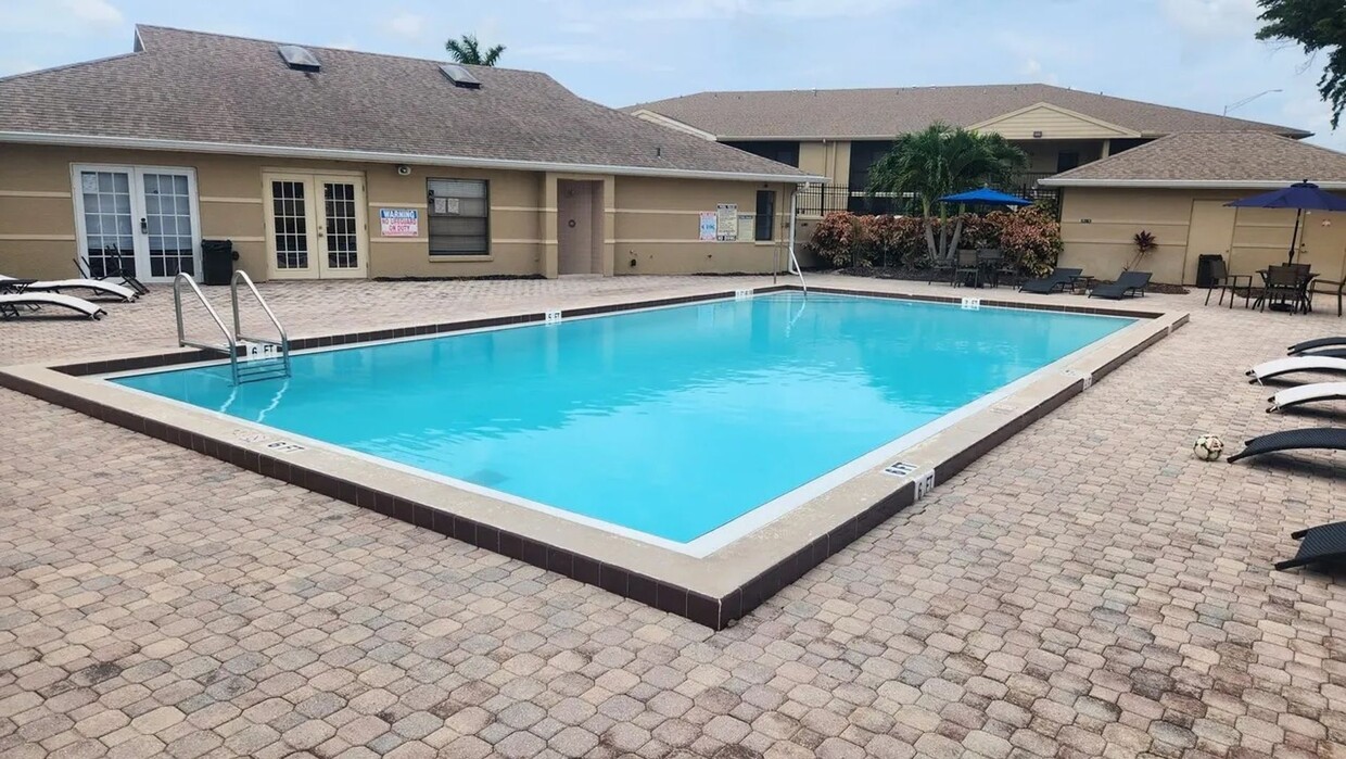 Building Photo - ANNUAL RENTAL - 2 BED / 2 BATH 2ND FLOOR C...