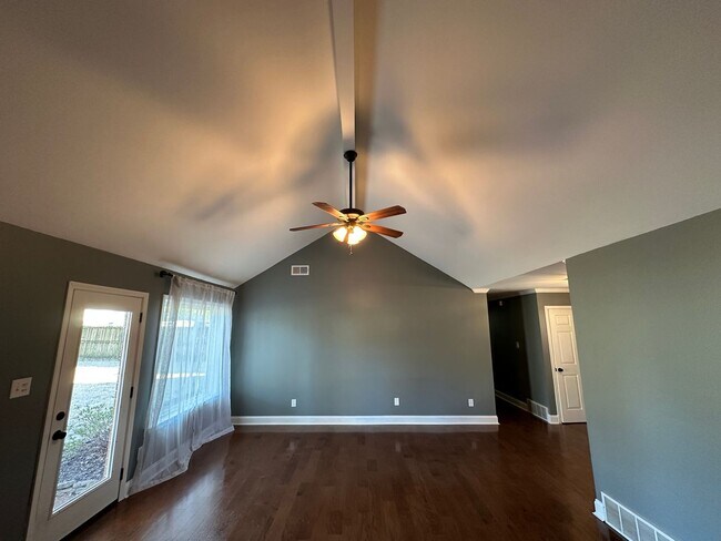 Building Photo - Available NOW in Collierville! 3 BR/ 2 BA ...