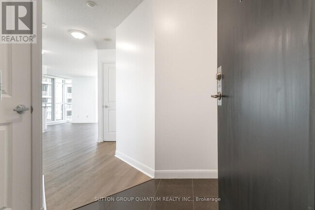 Photo du bâtiment - 225-2225 Sherway Gardens Rd