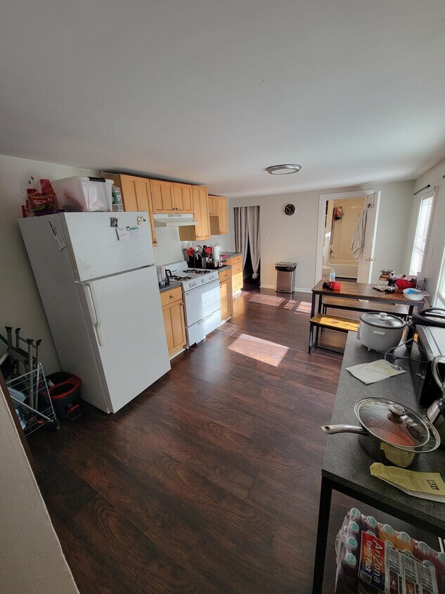 Foto principal - 239 Bennington St