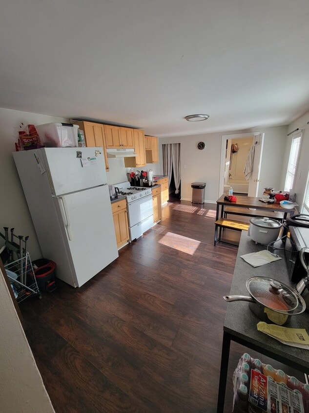 Primary Photo - 239 Bennington St